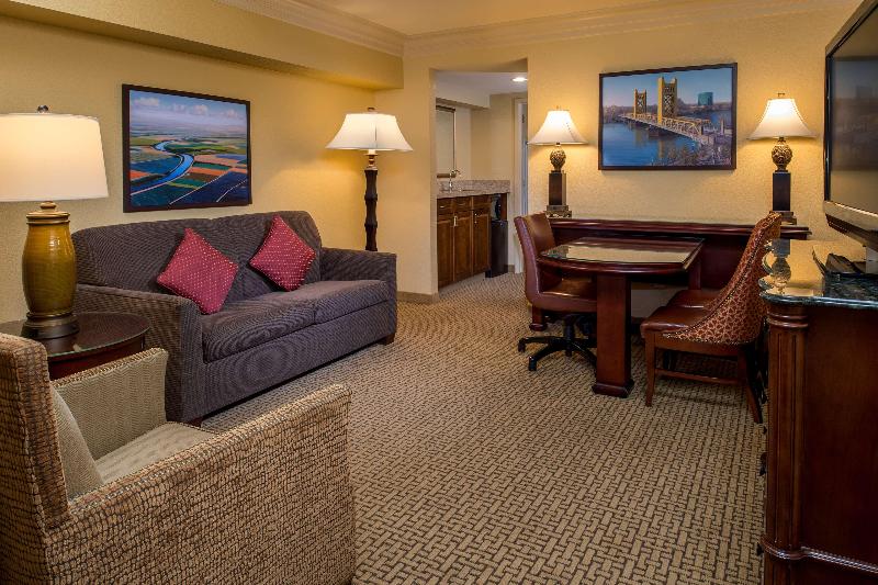 Hotel Embassy Suites by Hilton Sacramento Riverfront Pro