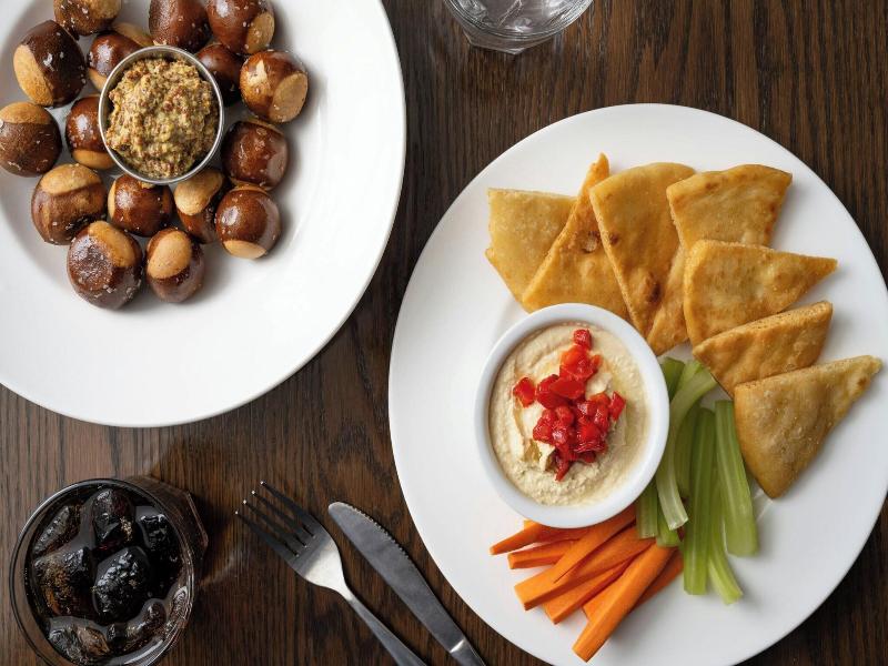Four Points by Sheraton Chicago Westchester Oak image