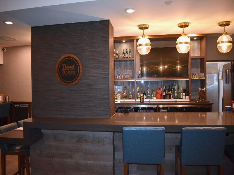 Four Points by Sheraton Chicago Westchester Oak image