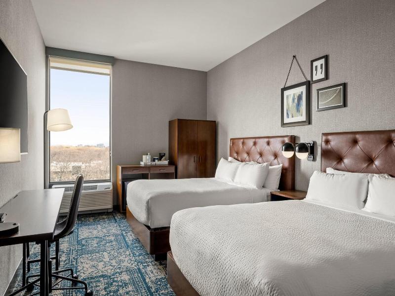 Four Points by Sheraton Chicago Westchester Oak image