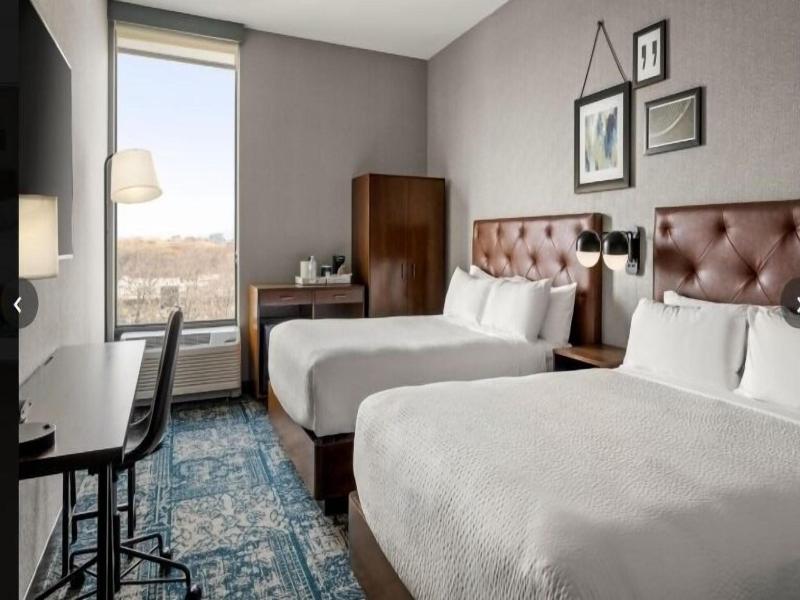 Four Points by Sheraton Chicago Westchester Oak image