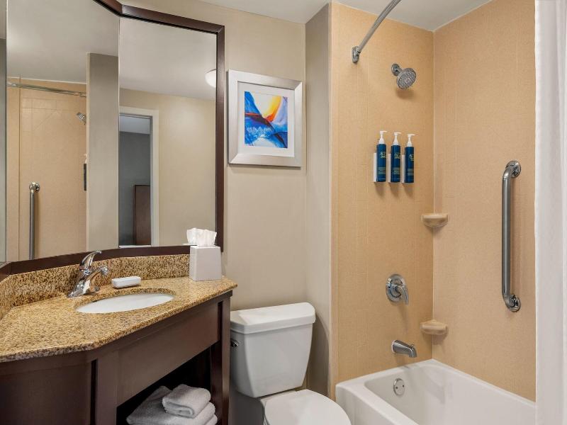 Four Points by Sheraton Chicago Westchester Oak image