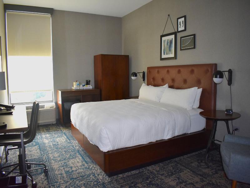 Four Points by Sheraton Chicago Westchester Oak image