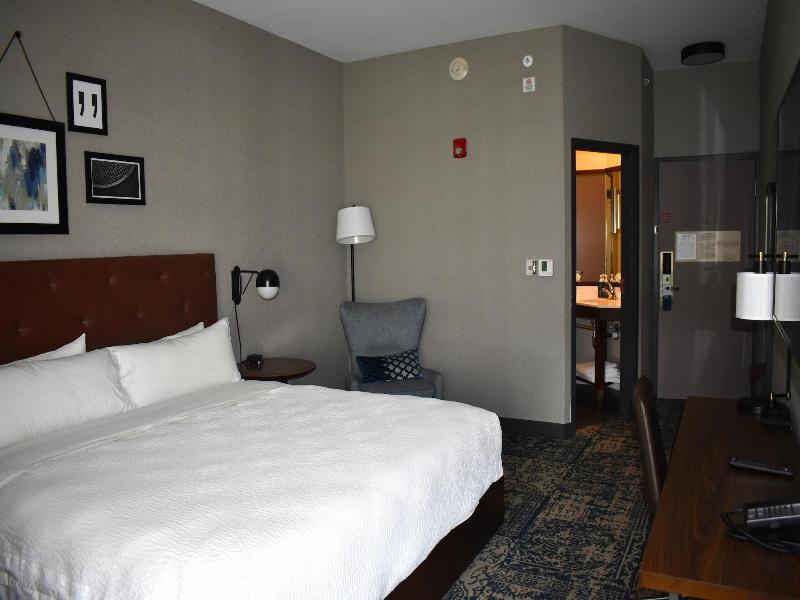 Four Points by Sheraton Chicago Westchester Oak image