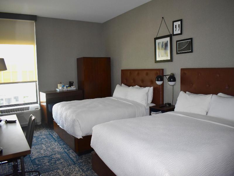 Four Points by Sheraton Chicago Westchester Oak image