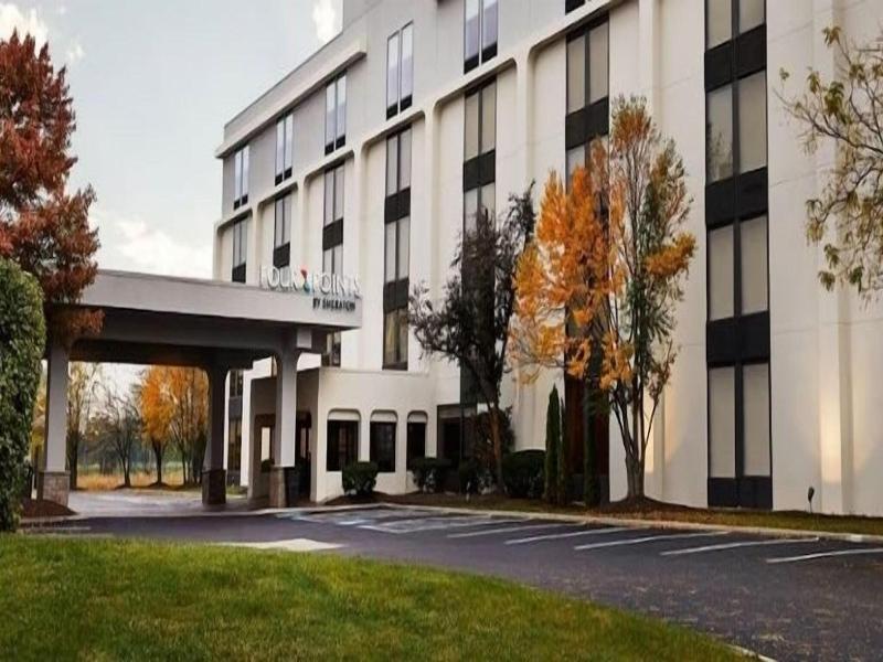 Four Points by Sheraton Chicago Westchester Oak image