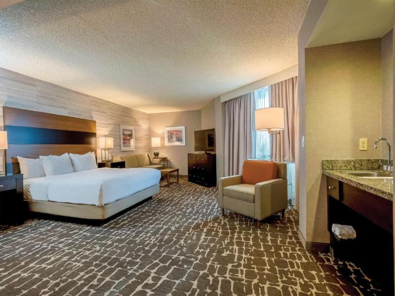 DoubleTree by Hilton Denver - Aurora image