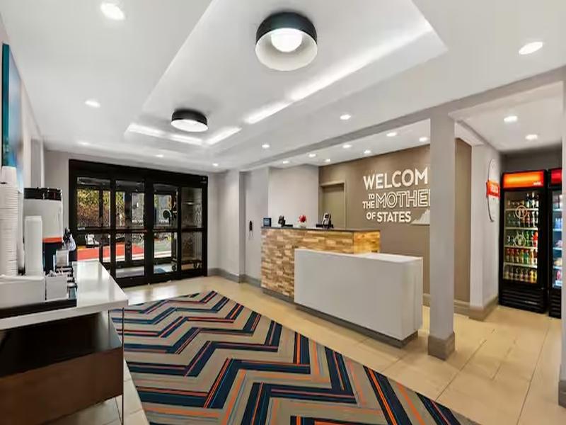 Hampton Inn & Suites Mt. Vernon Belvoir Alexandria image