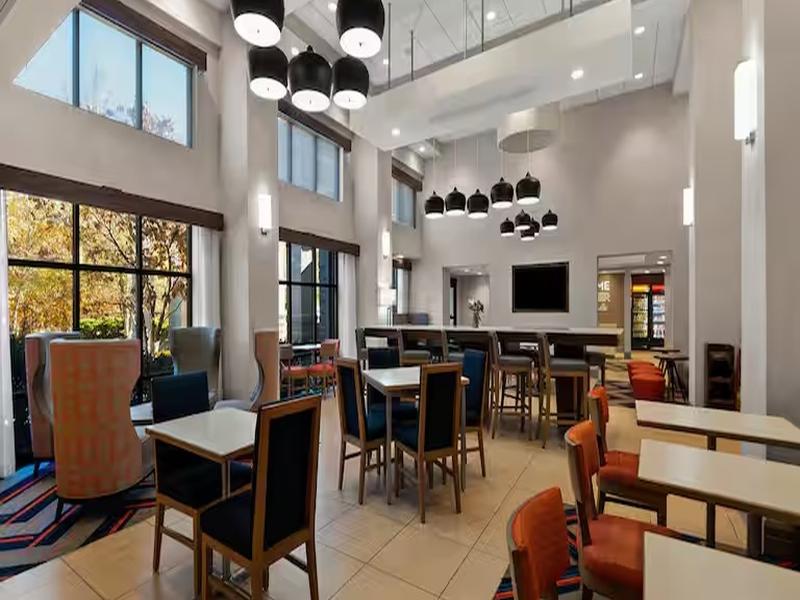 Hampton Inn & Suites Mt. Vernon Belvoir Alexandria image