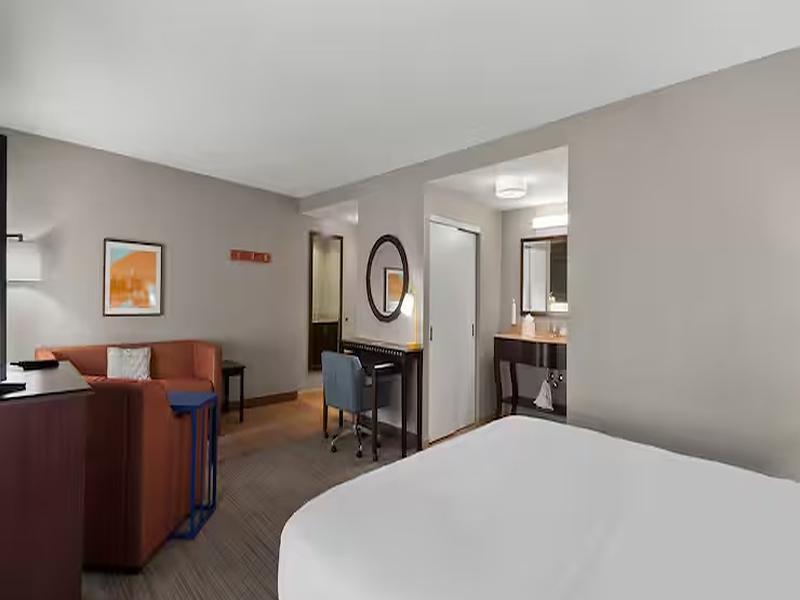 Hampton Inn & Suites Mt. Vernon Belvoir Alexandria image