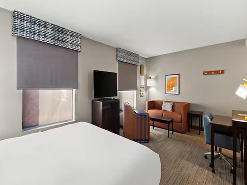 Hampton Inn & Suites Mt. Vernon Belvoir Alexandria image