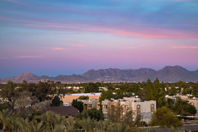 Embassy Suites Phoenix - Scottsdale