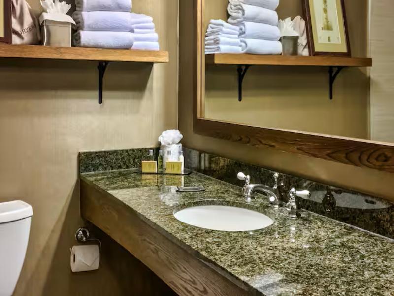 DoubleTree by Hilton Libertyville - Mundelein image