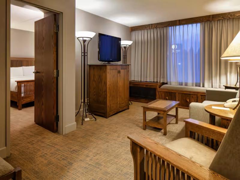 DoubleTree by Hilton Libertyville - Mundelein image