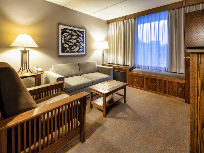 DoubleTree by Hilton Libertyville - Mundelein image