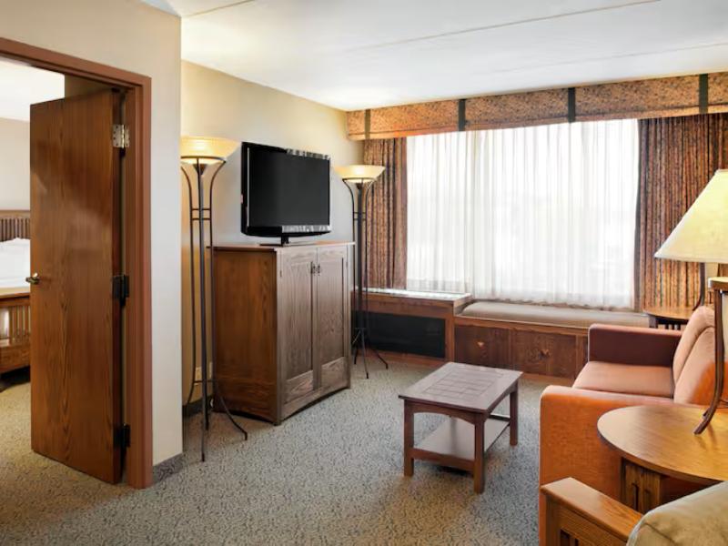 DoubleTree by Hilton Libertyville - Mundelein image