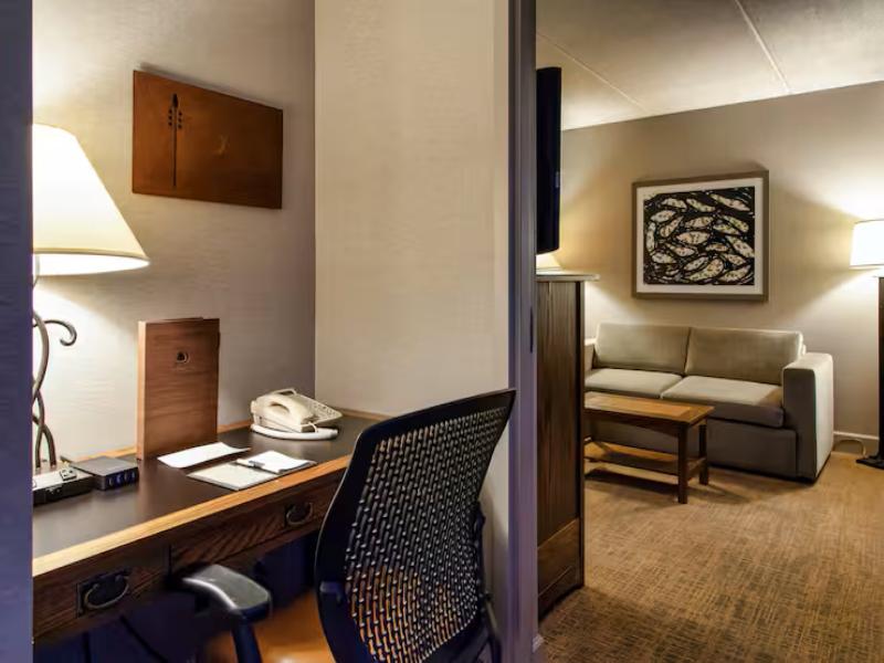 DoubleTree by Hilton Libertyville - Mundelein image