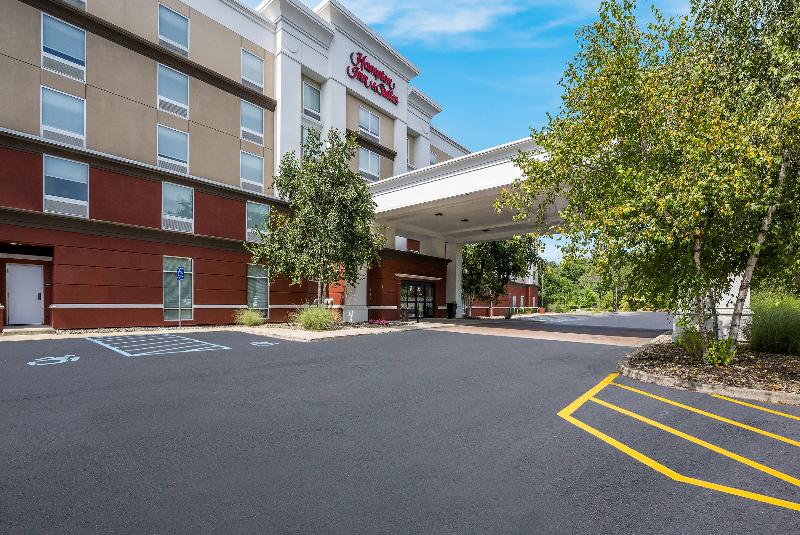 Hampton Inn & Suites Poughkeepsie image