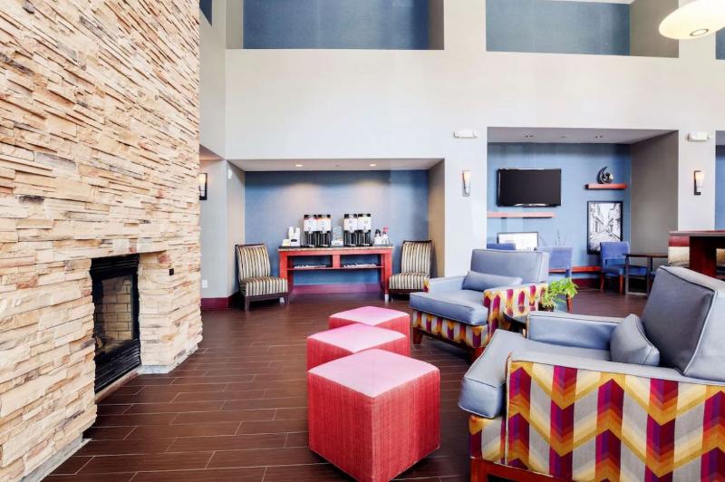 Hampton Inn & Suites Poughkeepsie image