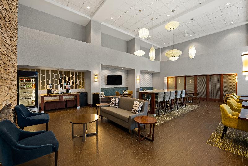 Hampton Inn & Suites Poughkeepsie image