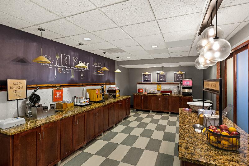 Hampton Inn & Suites Poughkeepsie image