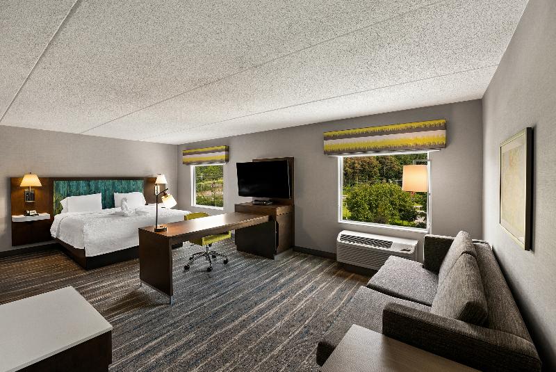 Hampton Inn & Suites Poughkeepsie image
