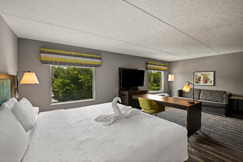 Hampton Inn & Suites Poughkeepsie image