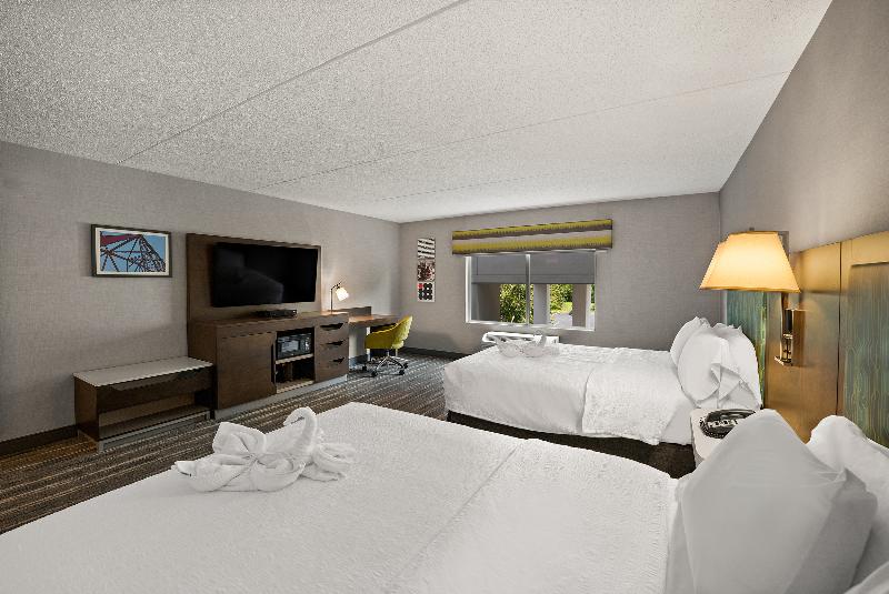 Hampton Inn & Suites Poughkeepsie image