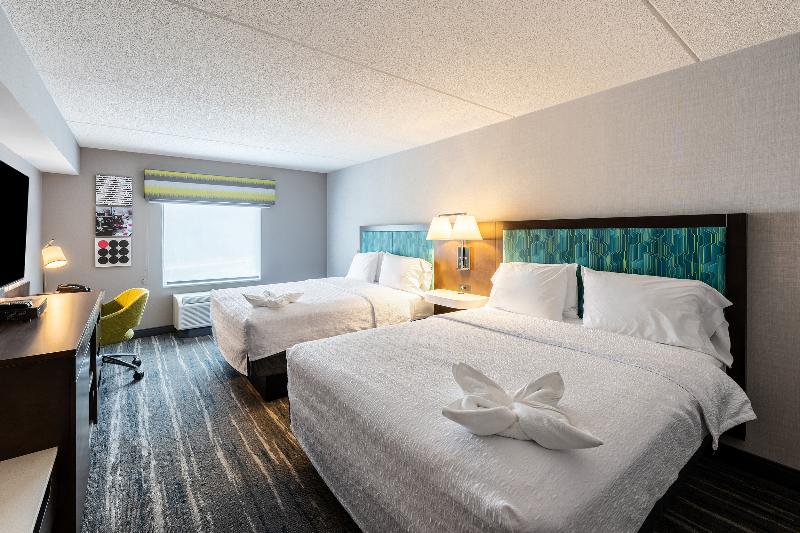 Hampton Inn & Suites Poughkeepsie image