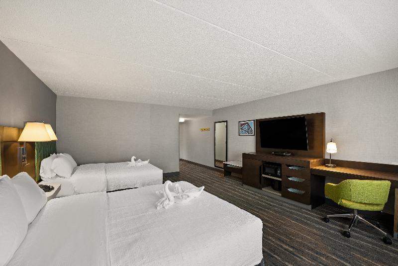 Hampton Inn & Suites Poughkeepsie image