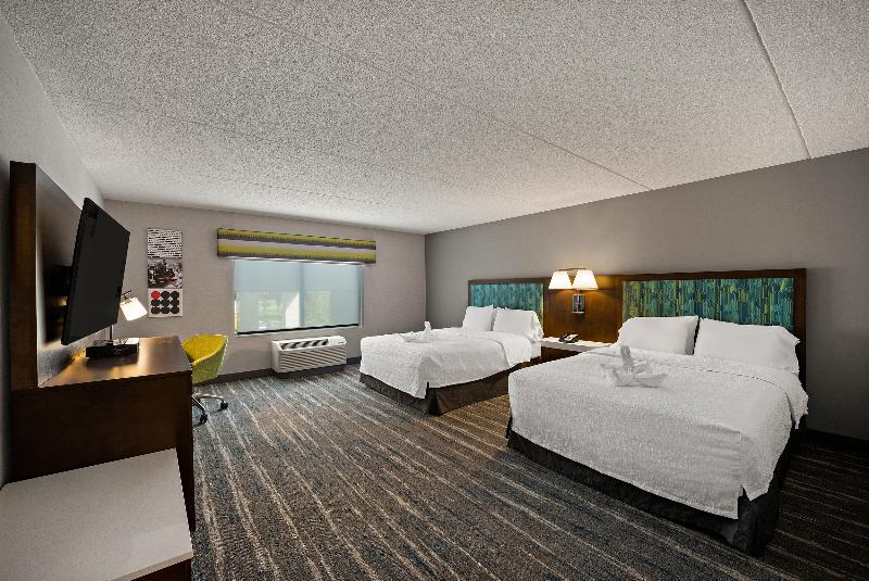 Hampton Inn & Suites Poughkeepsie image