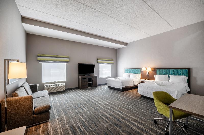 Hampton Inn & Suites Poughkeepsie image