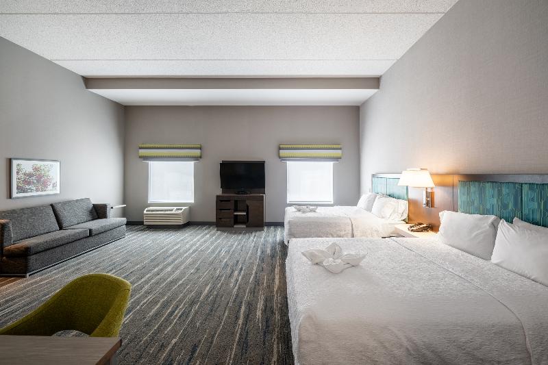 Hampton Inn & Suites Poughkeepsie image