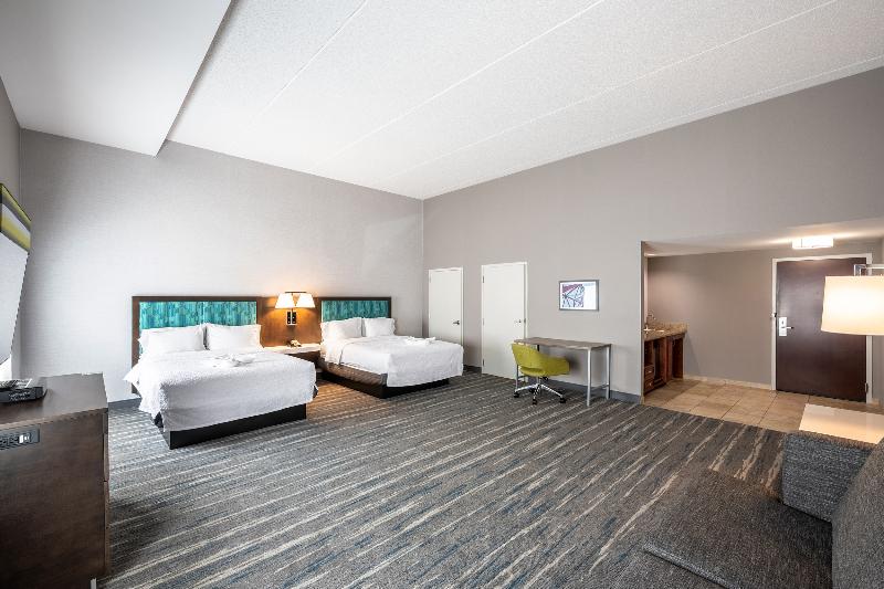 Hampton Inn & Suites Poughkeepsie image