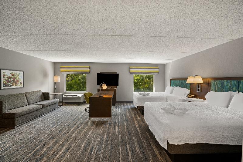 Hampton Inn & Suites Poughkeepsie image