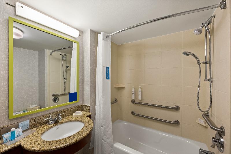 Hampton Inn & Suites Poughkeepsie image