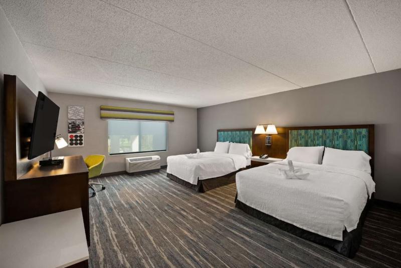 Hampton Inn & Suites Poughkeepsie image