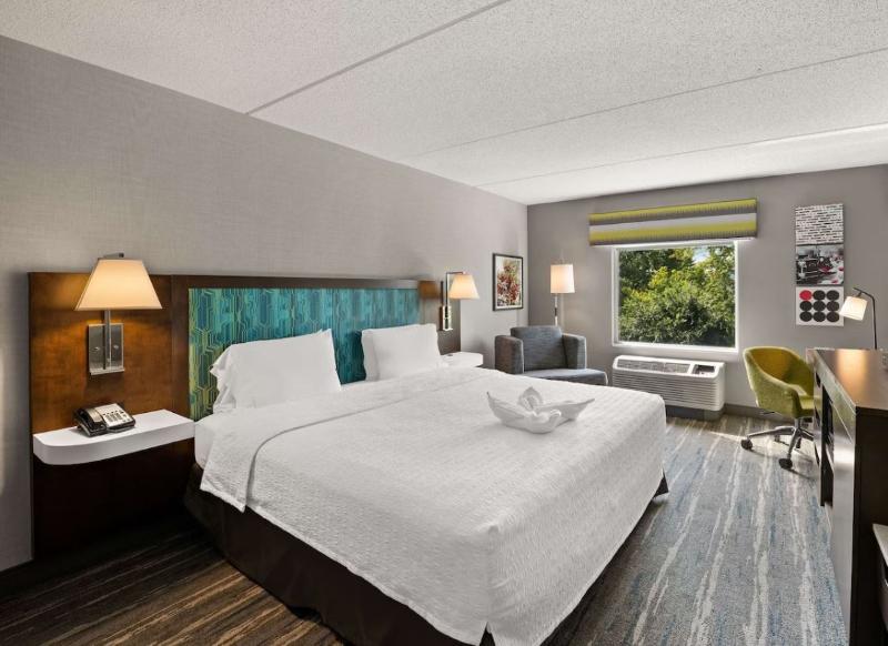 Hampton Inn & Suites Poughkeepsie image