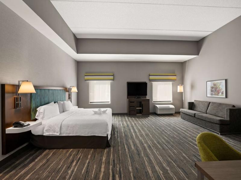 Hampton Inn & Suites Poughkeepsie image