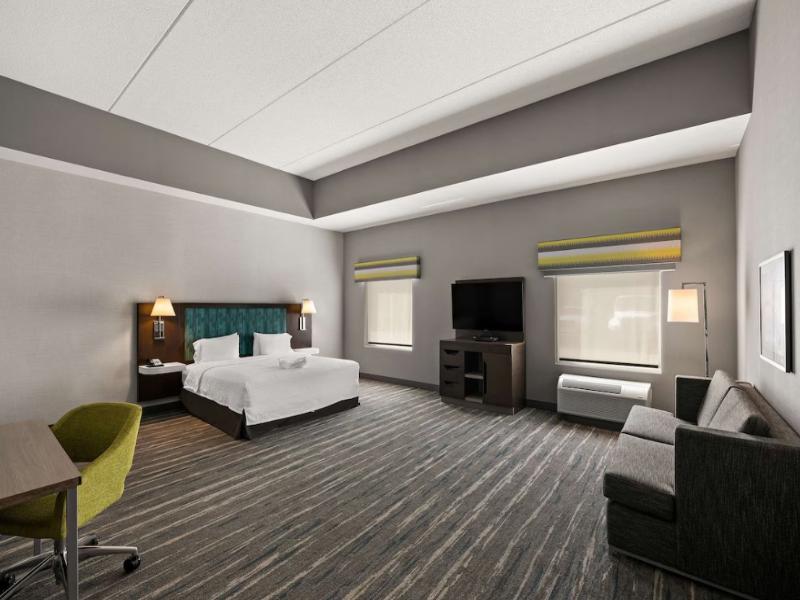 Hampton Inn & Suites Poughkeepsie image