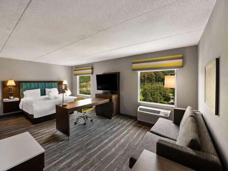 Hampton Inn & Suites Poughkeepsie image