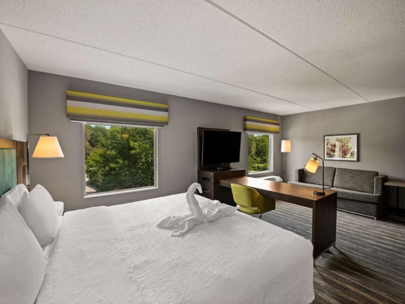 Hampton Inn & Suites Poughkeepsie image