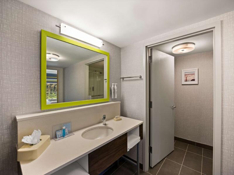 Hampton Inn & Suites Poughkeepsie image