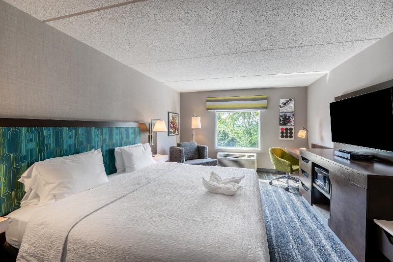 Hampton Inn & Suites Poughkeepsie image