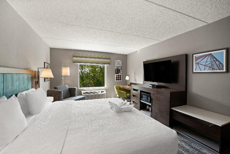 Hampton Inn & Suites Poughkeepsie image