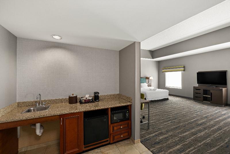 Hampton Inn & Suites Poughkeepsie image
