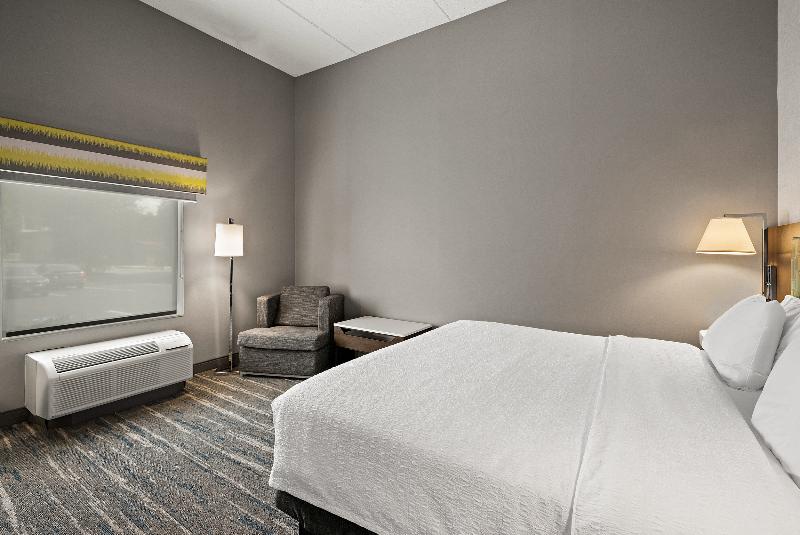 Hampton Inn & Suites Poughkeepsie image