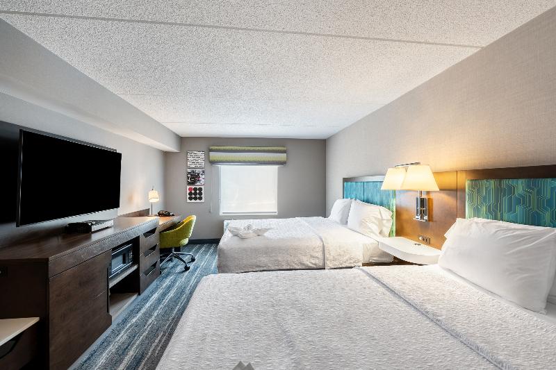 Hampton Inn & Suites Poughkeepsie image