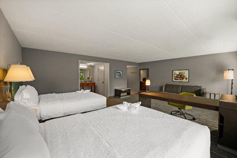 Hampton Inn & Suites Poughkeepsie image