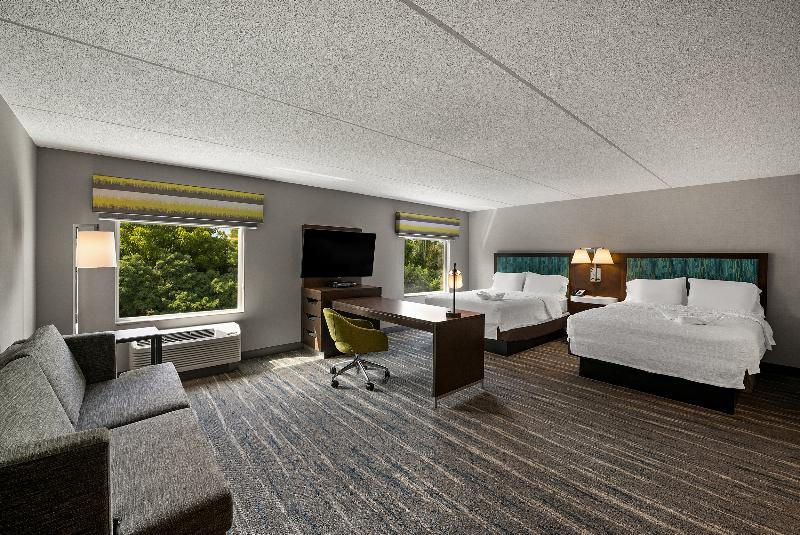 Hampton Inn & Suites Poughkeepsie image